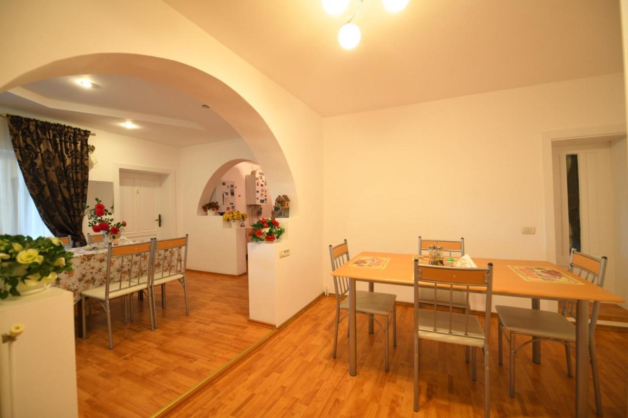 Casa Mirandre Appartement Haţeg Buitenkant foto